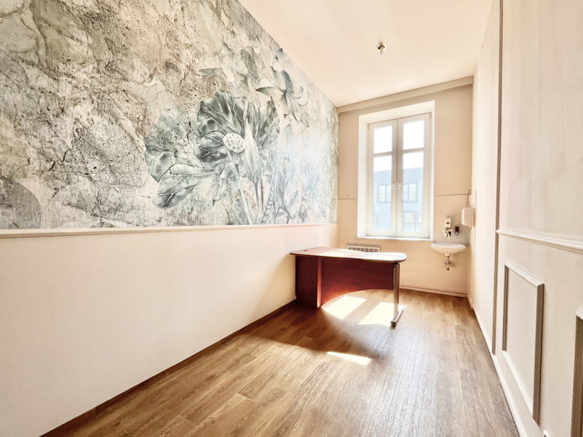 Lokal usługowy w centrum, po remoncie